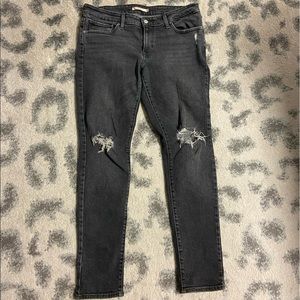 Black/gray Levi’s distressed 711skinny jeans size 31
